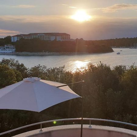 Apartments Seafront Villa Пула Екстериор снимка