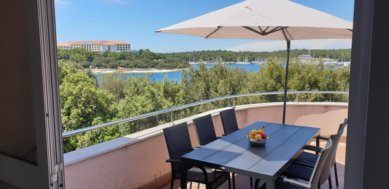 Apartments Seafront Villa Пула Екстериор снимка