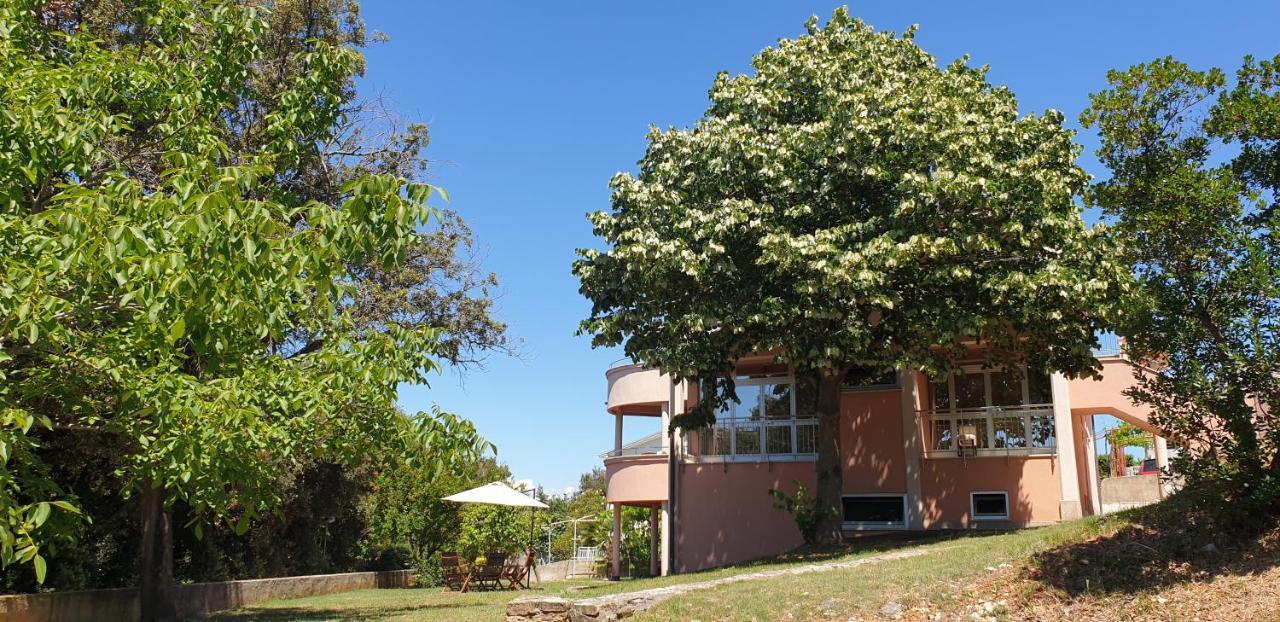 Apartments Seafront Villa Пула Екстериор снимка