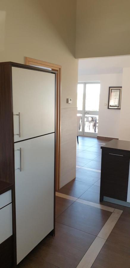 Apartments Seafront Villa Пула Екстериор снимка
