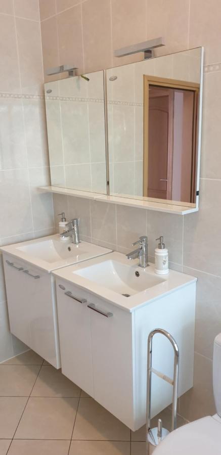 Apartments Seafront Villa Пула Екстериор снимка