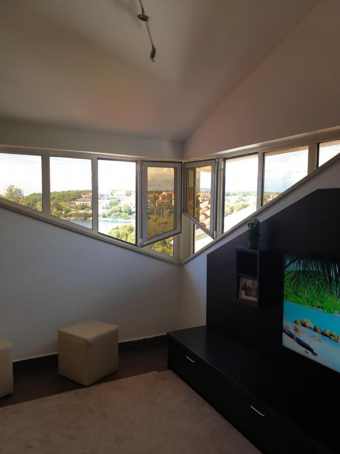 Apartments Seafront Villa Пула Екстериор снимка
