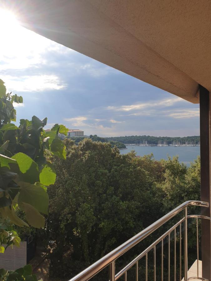 Apartments Seafront Villa Пула Екстериор снимка