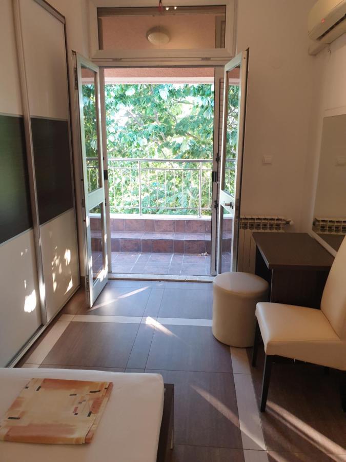 Apartments Seafront Villa Пула Екстериор снимка