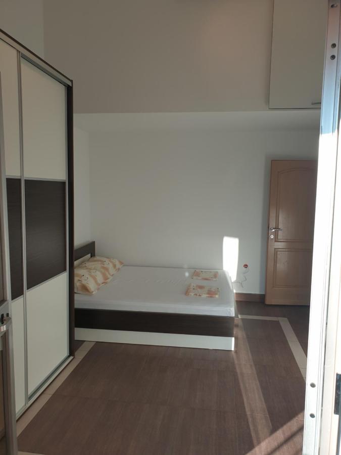 Apartments Seafront Villa Пула Екстериор снимка