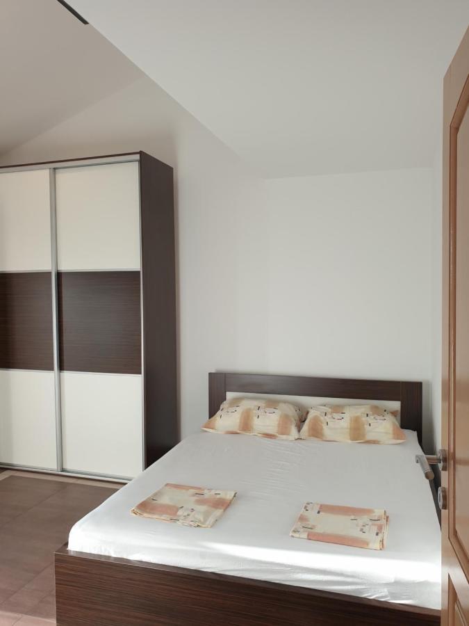 Apartments Seafront Villa Пула Екстериор снимка