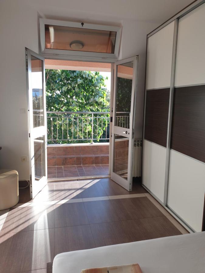 Apartments Seafront Villa Пула Екстериор снимка