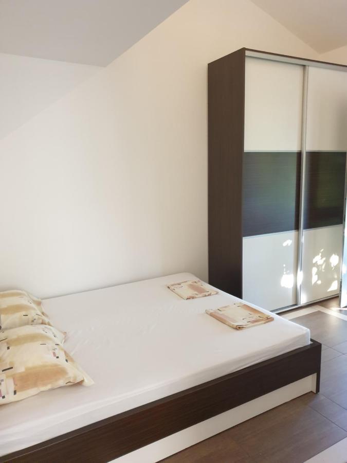 Apartments Seafront Villa Пула Екстериор снимка