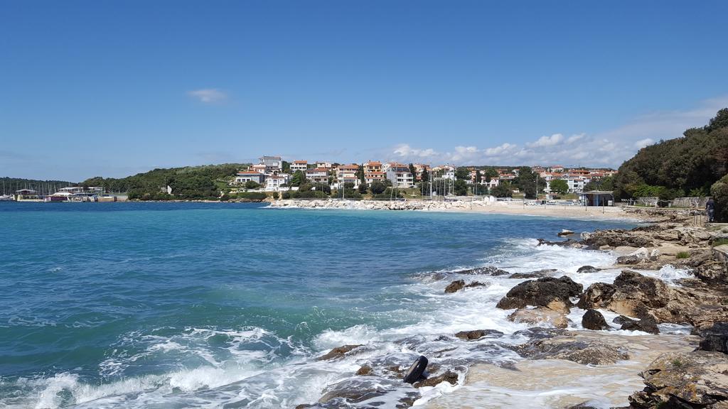 Apartments Seafront Villa Пула Екстериор снимка
