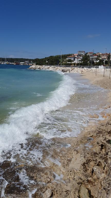 Apartments Seafront Villa Пула Екстериор снимка