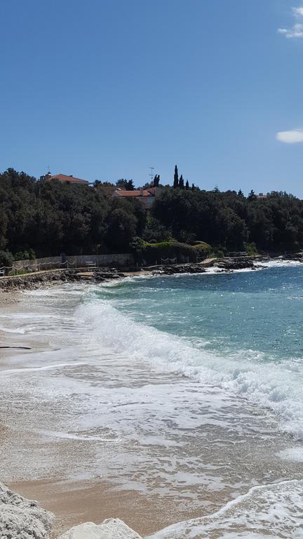 Apartments Seafront Villa Пула Екстериор снимка