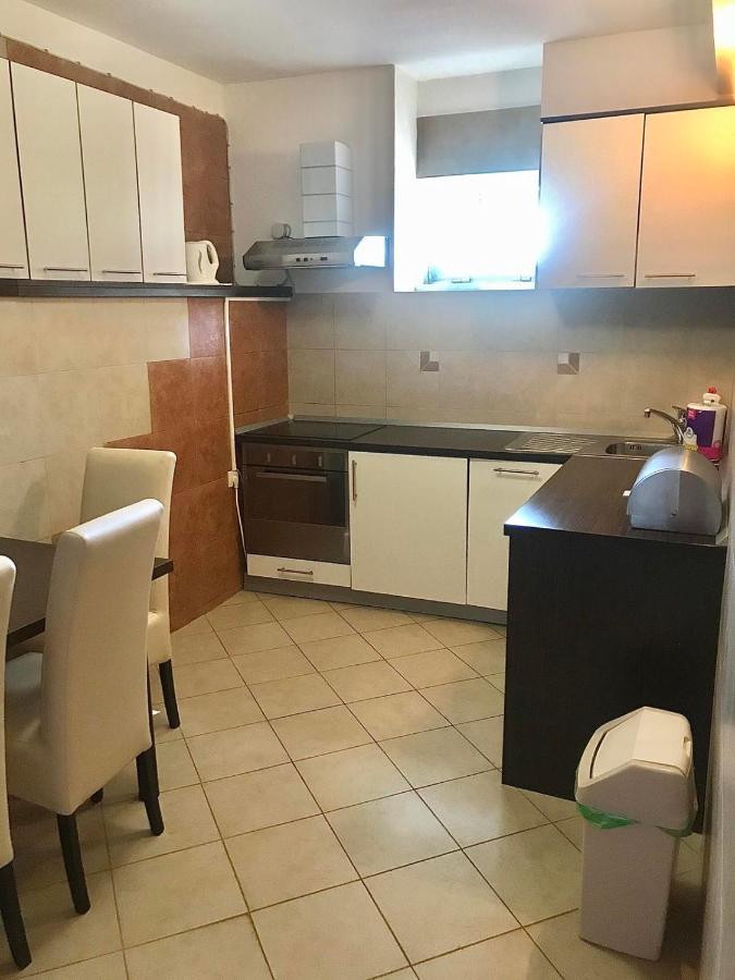 Apartments Seafront Villa Пула Екстериор снимка